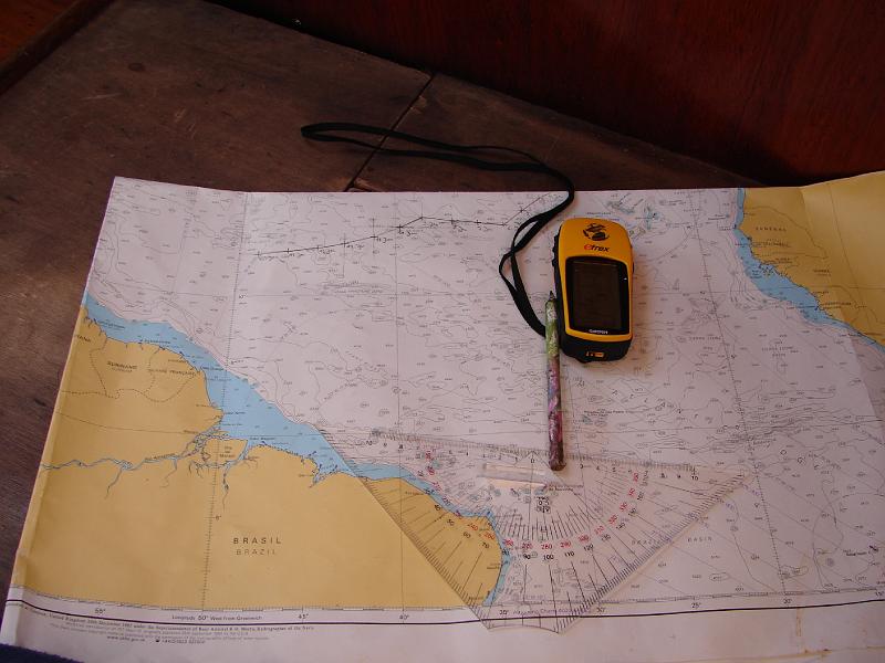 27_01_06 020.jpg - Meine Navigationsinstrumente: GPS für 100 Euro und Seekarte für 20 Euro.